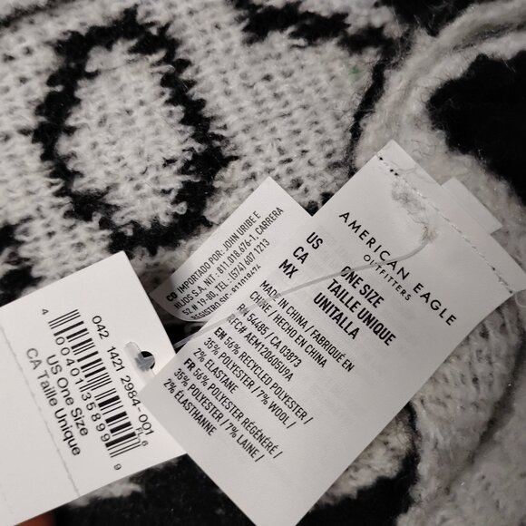 American Eagle black and white oversized flower chunky knit scarf reversible - Picture 7 of 7